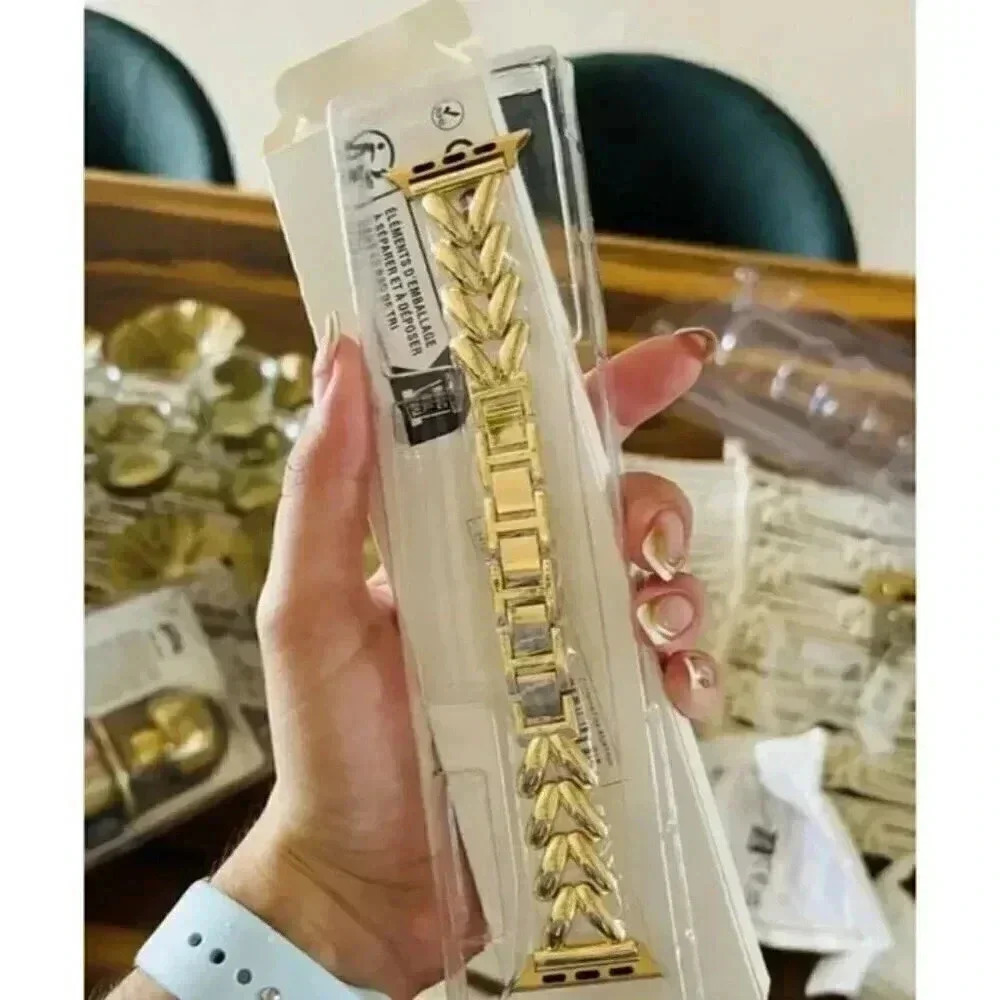 Stylish Stainless Steel Apple Watch Band - Picture 5 of 7